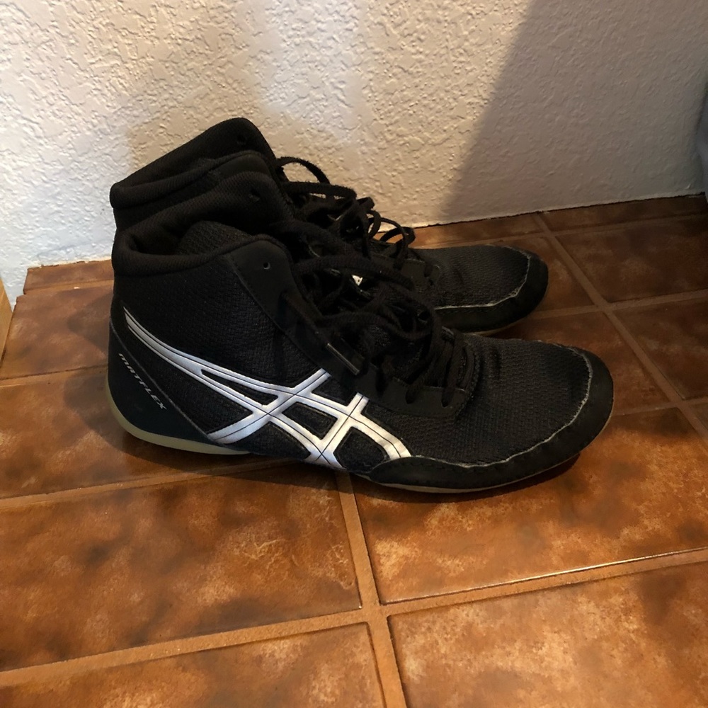 Men’s ASICS wrestling shoes